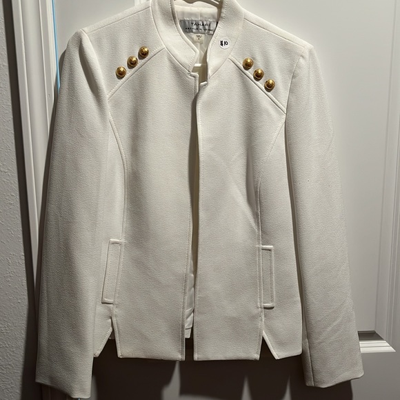 Jackets - Picture 5 of 6